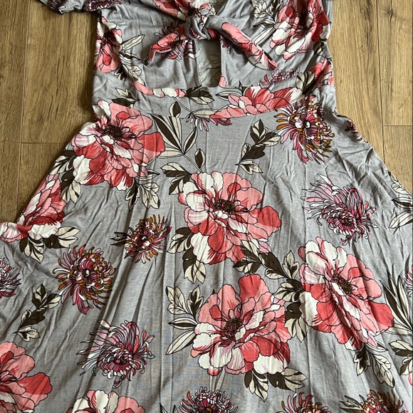 Grey and floral dress - Picture 2 of 5